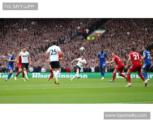 足球明星的痞帅风格如何引领时尚潮流与年轻人的追捧